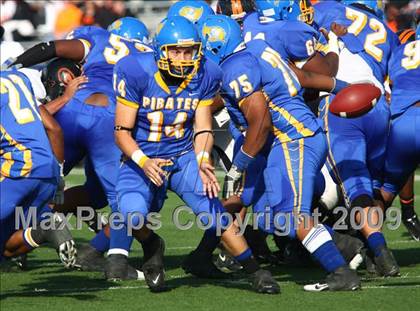 Thumbnail 2 in La Vega vs. Gilmer (Texas 3A Region III Area Playoffs) photogallery.
