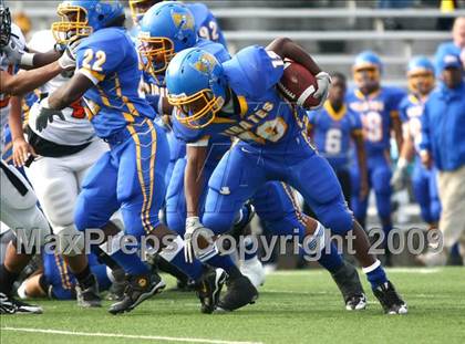 Thumbnail 3 in La Vega vs. Gilmer (Texas 3A Region III Area Playoffs) photogallery.