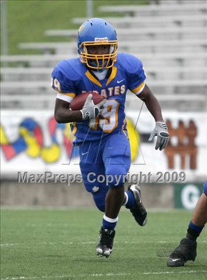 Thumbnail 3 in La Vega vs. Gilmer (Texas 3A Region III Area Playoffs) photogallery.