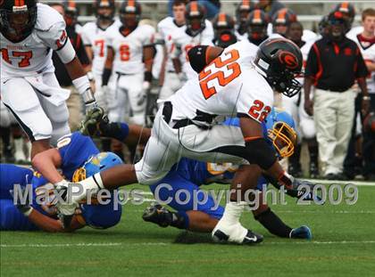 Thumbnail 3 in La Vega vs. Gilmer (Texas 3A Region III Area Playoffs) photogallery.