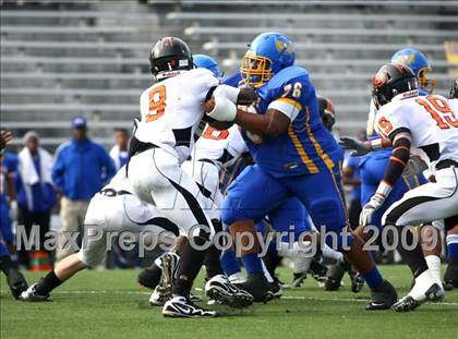 Thumbnail 1 in La Vega vs. Gilmer (Texas 3A Region III Area Playoffs) photogallery.
