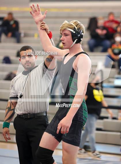 Thumbnail 2 in CIF-CS D5 Section Semifinals photogallery.