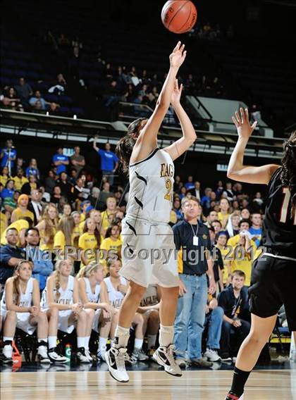 Thumbnail 3 in Rio Mesa vs. Arroyo Grande (CIF SS D3AAA Final) photogallery.