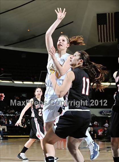 Thumbnail 1 in Rio Mesa vs. Arroyo Grande (CIF SS D3AAA Final) photogallery.