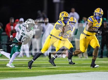 Thumbnail 3 in Central @ Northwestern (FHSAA 3A Regional Final) photogallery.