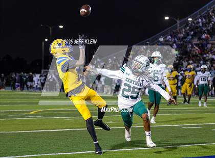 Thumbnail 1 in Central @ Northwestern (FHSAA 3A Regional Final) photogallery.