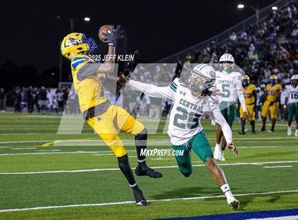 Thumbnail 2 in Central @ Northwestern (FHSAA 3A Regional Final) photogallery.