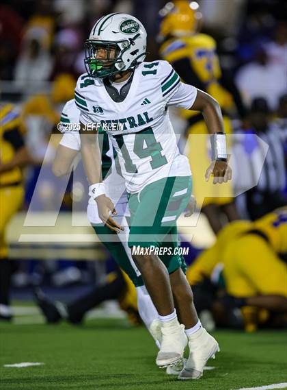 Thumbnail 3 in Central @ Northwestern (FHSAA 3A Regional Final) photogallery.