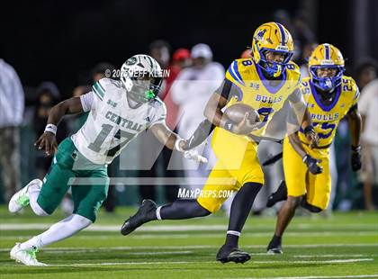 Thumbnail 2 in Central @ Northwestern (FHSAA 3A Regional Final) photogallery.