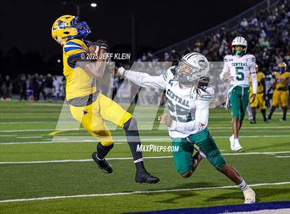 Thumbnail 1 in Central @ Northwestern (FHSAA 3A Regional Final) photogallery.