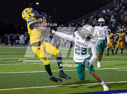 Thumbnail 3 in Central @ Northwestern (FHSAA 3A Regional Final) photogallery.