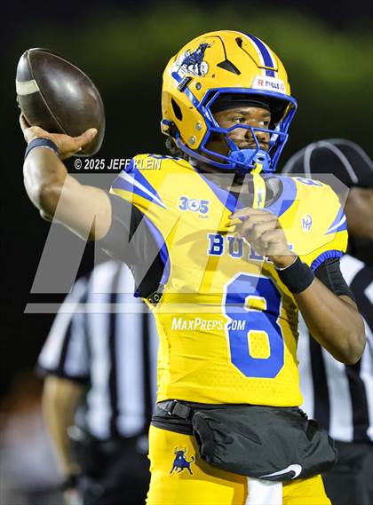 Thumbnail 2 in Central @ Northwestern (FHSAA 3A Regional Final) photogallery.