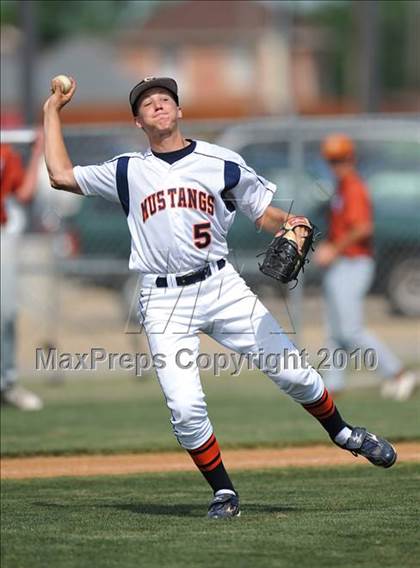 Thumbnail 3 in Sachse vs White (Texas 5A Region II Playoffs) photogallery.