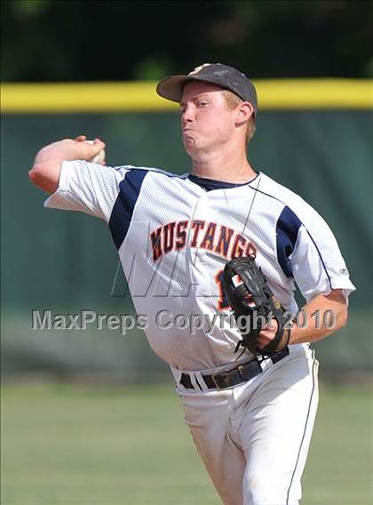 Thumbnail 2 in Sachse vs White (Texas 5A Region II Playoffs) photogallery.