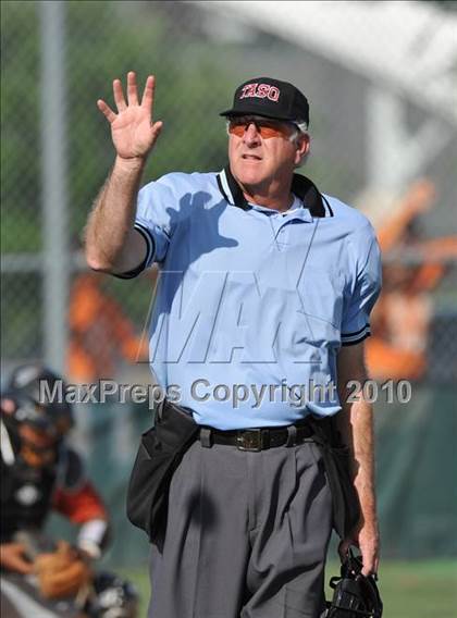 Thumbnail 2 in Sachse vs White (Texas 5A Region II Playoffs) photogallery.