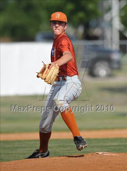 Thumbnail 1 in Sachse vs White (Texas 5A Region II Playoffs) photogallery.