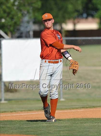 Thumbnail 1 in Sachse vs White (Texas 5A Region II Playoffs) photogallery.