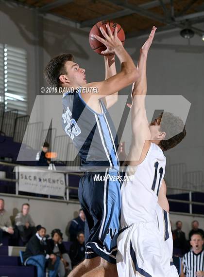 Thumbnail 3 in Pleasant Valley vs. Westlake (St. Hope Elite Classic) photogallery.