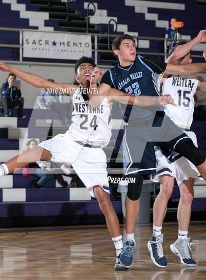 Thumbnail 3 in Pleasant Valley vs. Westlake (St. Hope Elite Classic) photogallery.