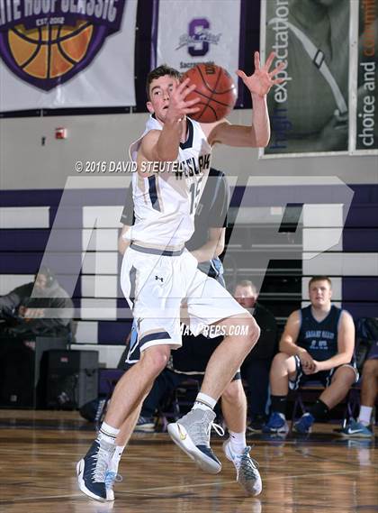 Thumbnail 2 in Pleasant Valley vs. Westlake (St. Hope Elite Classic) photogallery.