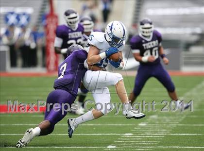 Thumbnail 3 in St. Xavier vs. Pickerington Central (Kirk Herbstreit National Kickoff Classic) photogallery.