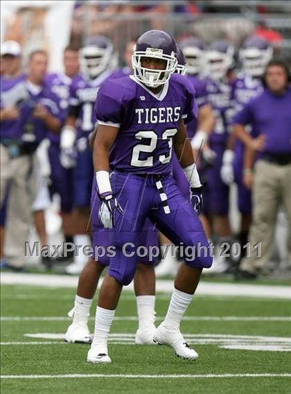 Thumbnail 1 in St. Xavier vs. Pickerington Central (Kirk Herbstreit National Kickoff Classic) photogallery.
