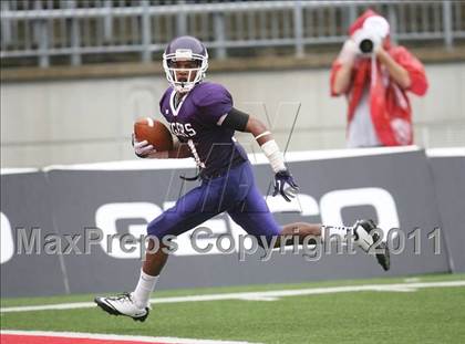 Thumbnail 3 in St. Xavier vs. Pickerington Central (Kirk Herbstreit National Kickoff Classic) photogallery.