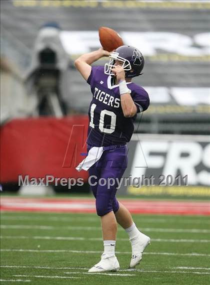 Thumbnail 3 in St. Xavier vs. Pickerington Central (Kirk Herbstreit National Kickoff Classic) photogallery.