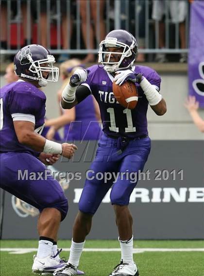 Thumbnail 2 in St. Xavier vs. Pickerington Central (Kirk Herbstreit National Kickoff Classic) photogallery.