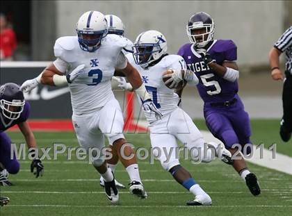Thumbnail 2 in St. Xavier vs. Pickerington Central (Kirk Herbstreit National Kickoff Classic) photogallery.