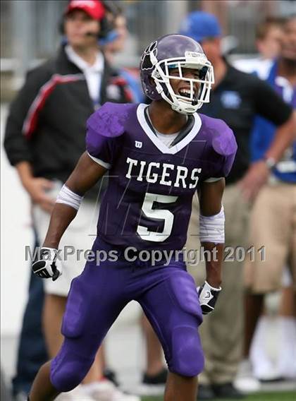 Thumbnail 2 in St. Xavier vs. Pickerington Central (Kirk Herbstreit National Kickoff Classic) photogallery.