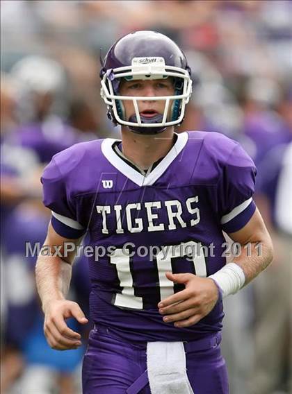Thumbnail 2 in St. Xavier vs. Pickerington Central (Kirk Herbstreit National Kickoff Classic) photogallery.