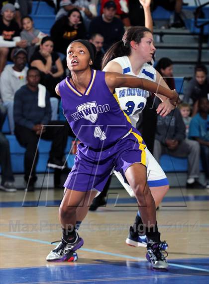 Thumbnail 1 in Lynwood vs. Windward  (Palisades Beach Invitational) photogallery.