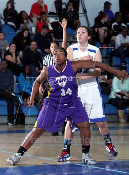 Thumbnail 2 in Lynwood vs. Windward  (Palisades Beach Invitational) photogallery.
