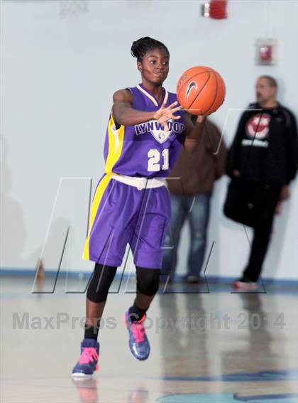 Thumbnail 2 in Lynwood vs. Windward  (Palisades Beach Invitational) photogallery.