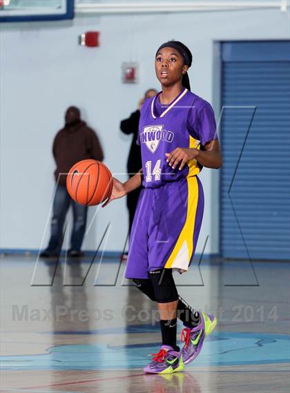 Thumbnail 1 in Lynwood vs. Windward  (Palisades Beach Invitational) photogallery.
