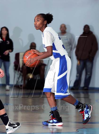 Thumbnail 3 in Lynwood vs. Windward  (Palisades Beach Invitational) photogallery.
