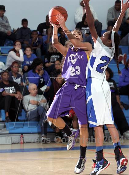 Thumbnail 3 in Lynwood vs. Windward  (Palisades Beach Invitational) photogallery.