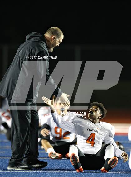 Thumbnail 2 in Central @ Folsom (CIF NorCal Regional 1-AA Division Final) photogallery.