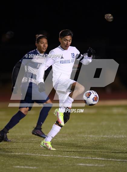 Thumbnail 3 in Atlas Preparatory School vs. Roaring Fork (CHSAA 3A Semifinals) photogallery.