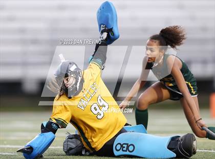 Thumbnail 3 in Gloucester vs. Loudoun Valley (VHSL Class 4 Final) photogallery.
