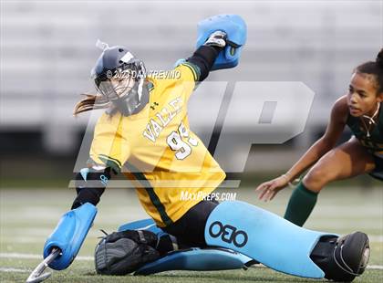 Thumbnail 2 in Gloucester vs. Loudoun Valley (VHSL Class 4 Final) photogallery.