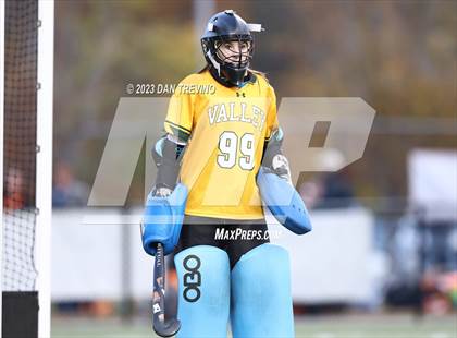 Thumbnail 2 in Gloucester vs. Loudoun Valley (VHSL Class 4 Final) photogallery.