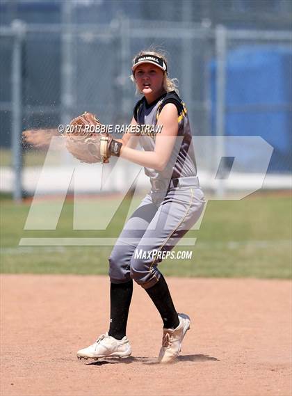 Thumbnail 1 in Crandall vs Aubrey (UIL 4A Regional Quarterfinal, Game 3) photogallery.