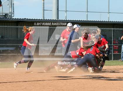 Thumbnail 1 in Crandall vs Aubrey (UIL 4A Regional Quarterfinal, Game 3) photogallery.