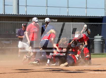Thumbnail 3 in Crandall vs Aubrey (UIL 4A Regional Quarterfinal, Game 3) photogallery.
