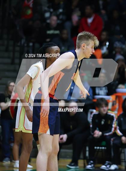 Thumbnail 3 in Seton Catholic vs Liberty Christian (IHSAA 3A Regional 27 Final) photogallery.