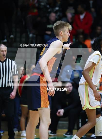 Thumbnail 2 in Seton Catholic vs Liberty Christian (IHSAA 3A Regional 27 Final) photogallery.