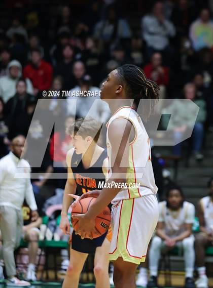 Thumbnail 2 in Seton Catholic vs Liberty Christian (IHSAA 3A Regional 27 Final) photogallery.