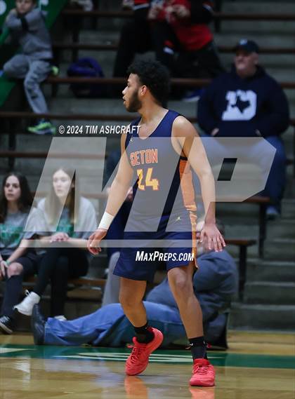 Thumbnail 2 in Seton Catholic vs Liberty Christian (IHSAA 3A Regional 27 Final) photogallery.